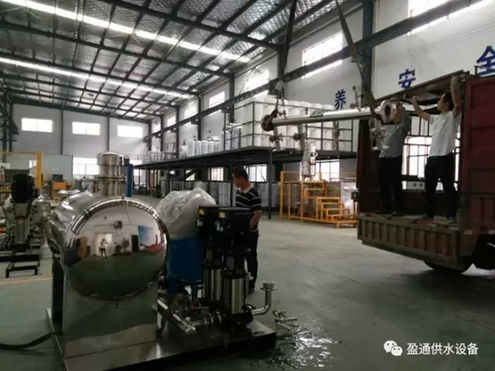 设备装车,准备运到润玉时代城施工现场